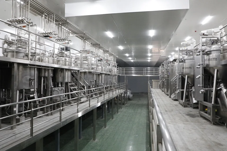 Stainless steel vessels along the central operating aisle at Pengshi